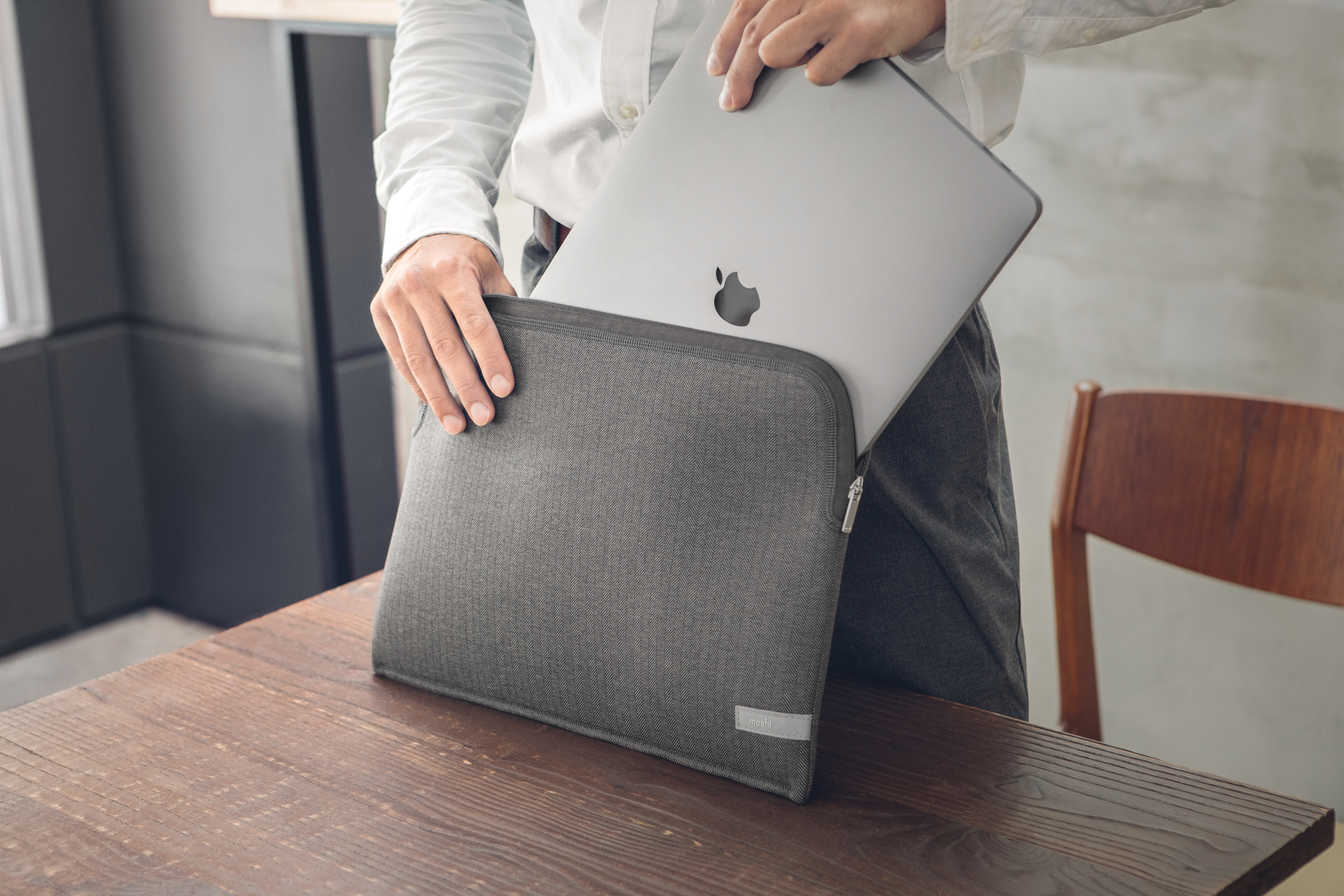 Pluma_Laptop_Sleeve_15_16-inch_LS_02.jpg
