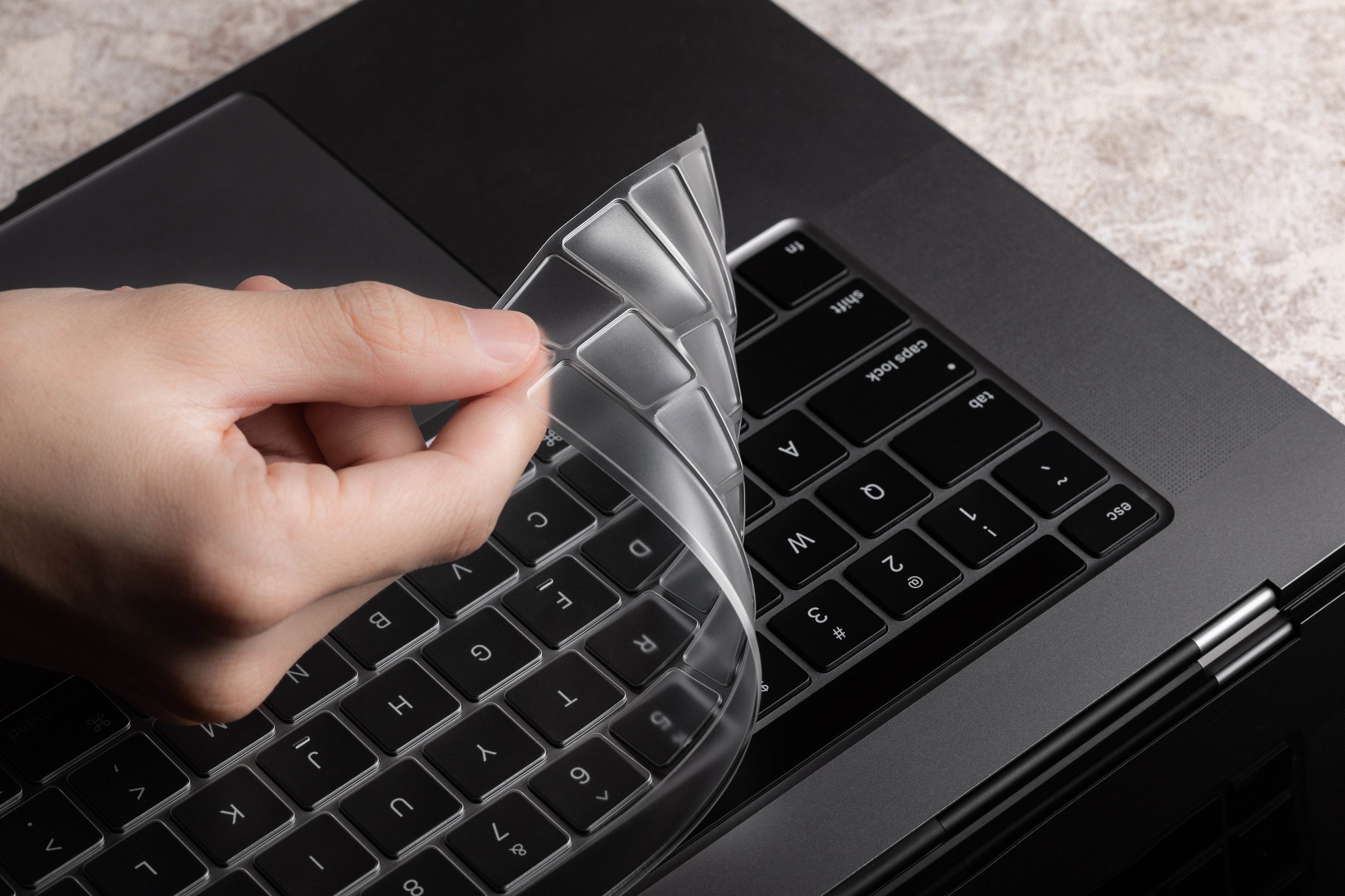ClearGuard_MacBookPro_16_LS_02.jpg