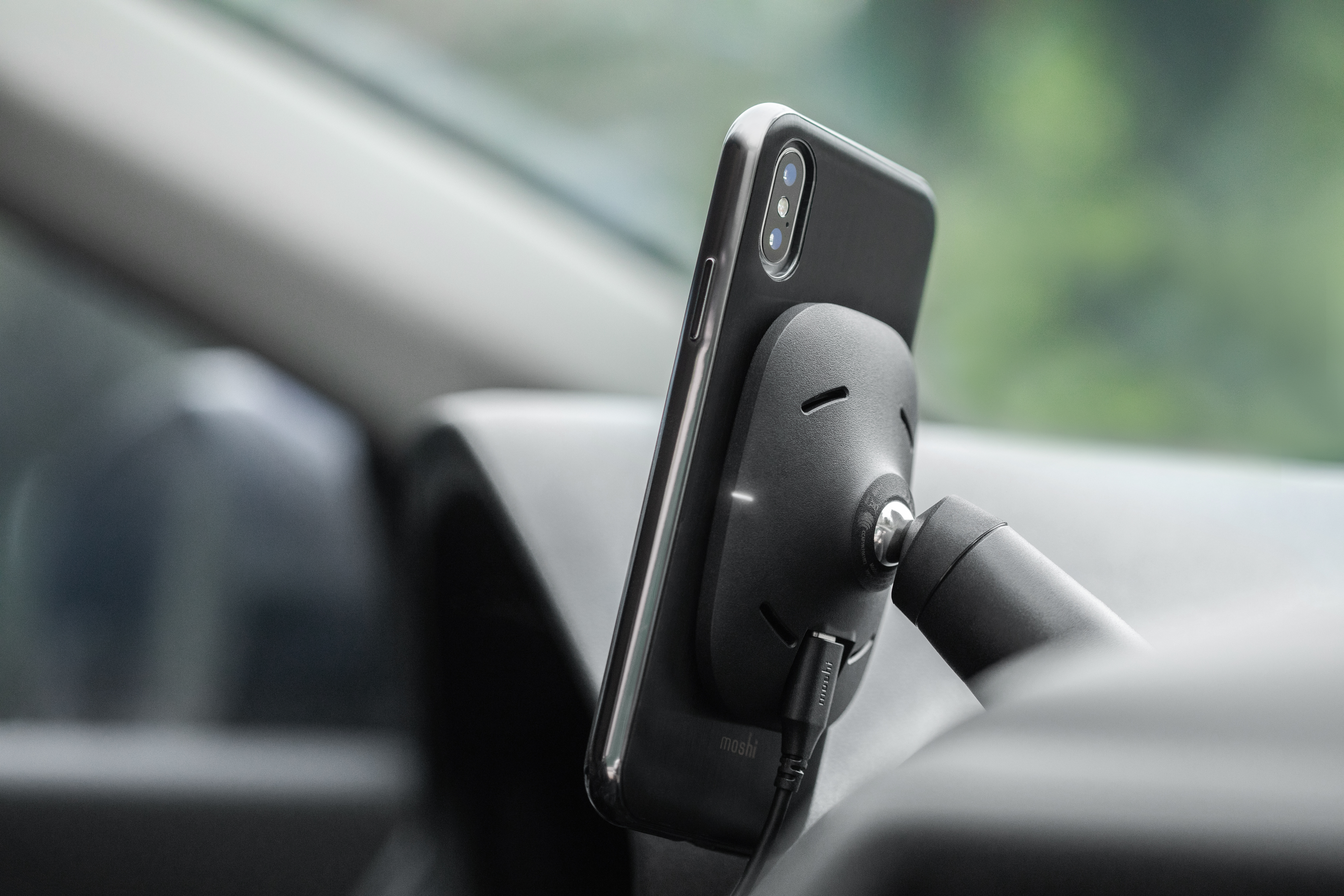 SnapTo_Car_Mount_Wireless_Charging_LS_10.jpg