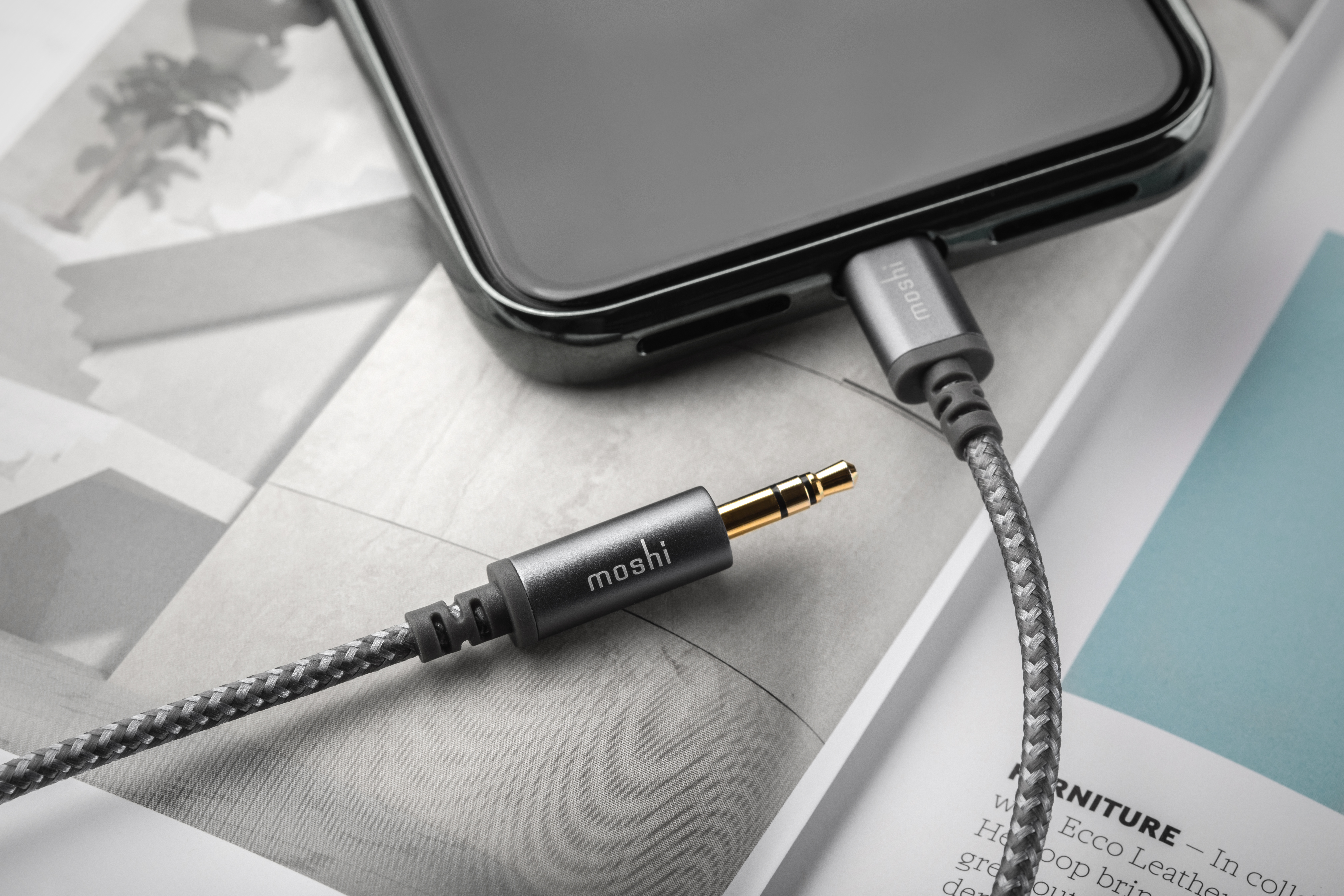 Integra__Aux_to_Lightning_Cable__LS_03.jpg