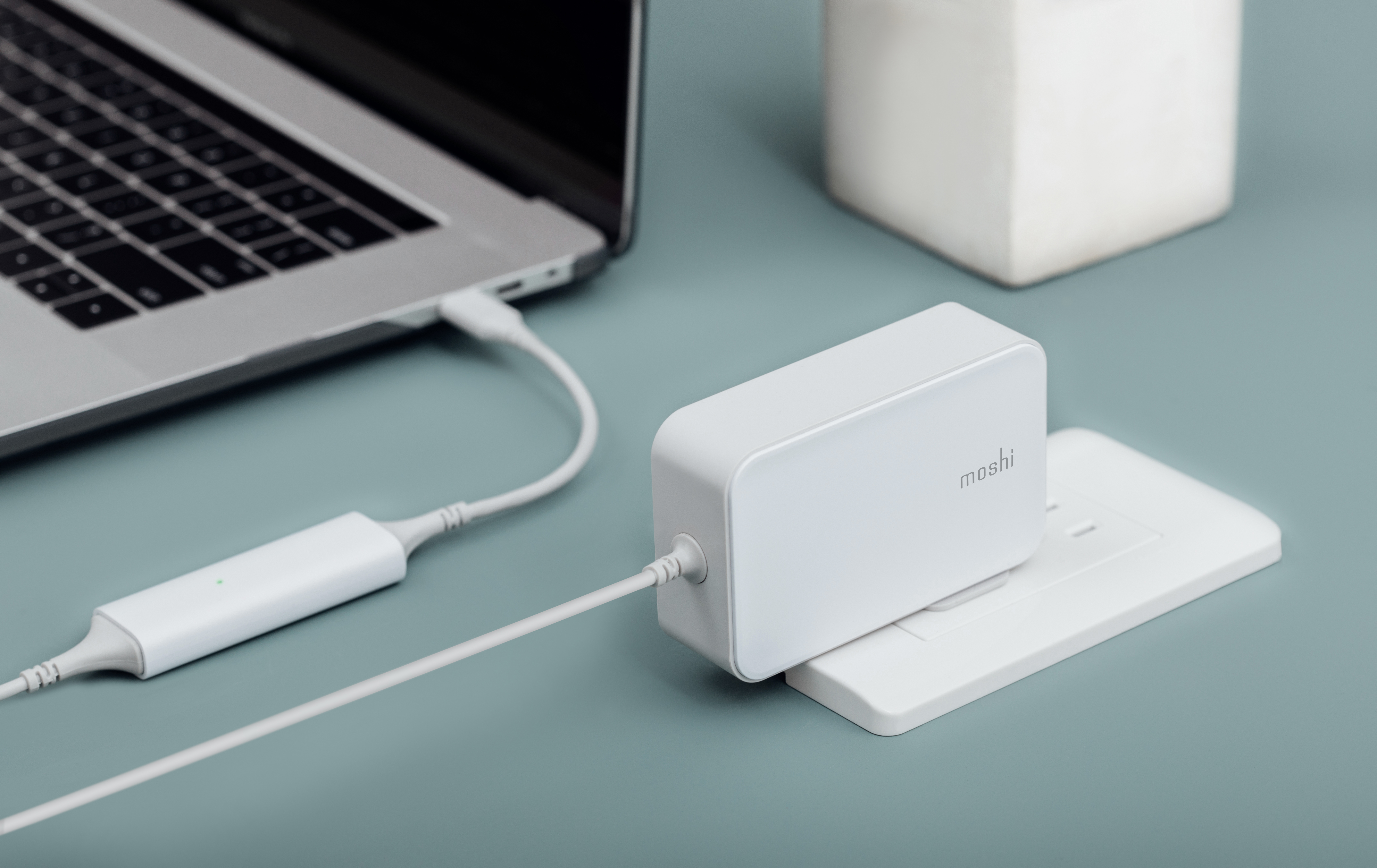 ProGeo_USB-C_Laptop_Charger_LS_01.jpg