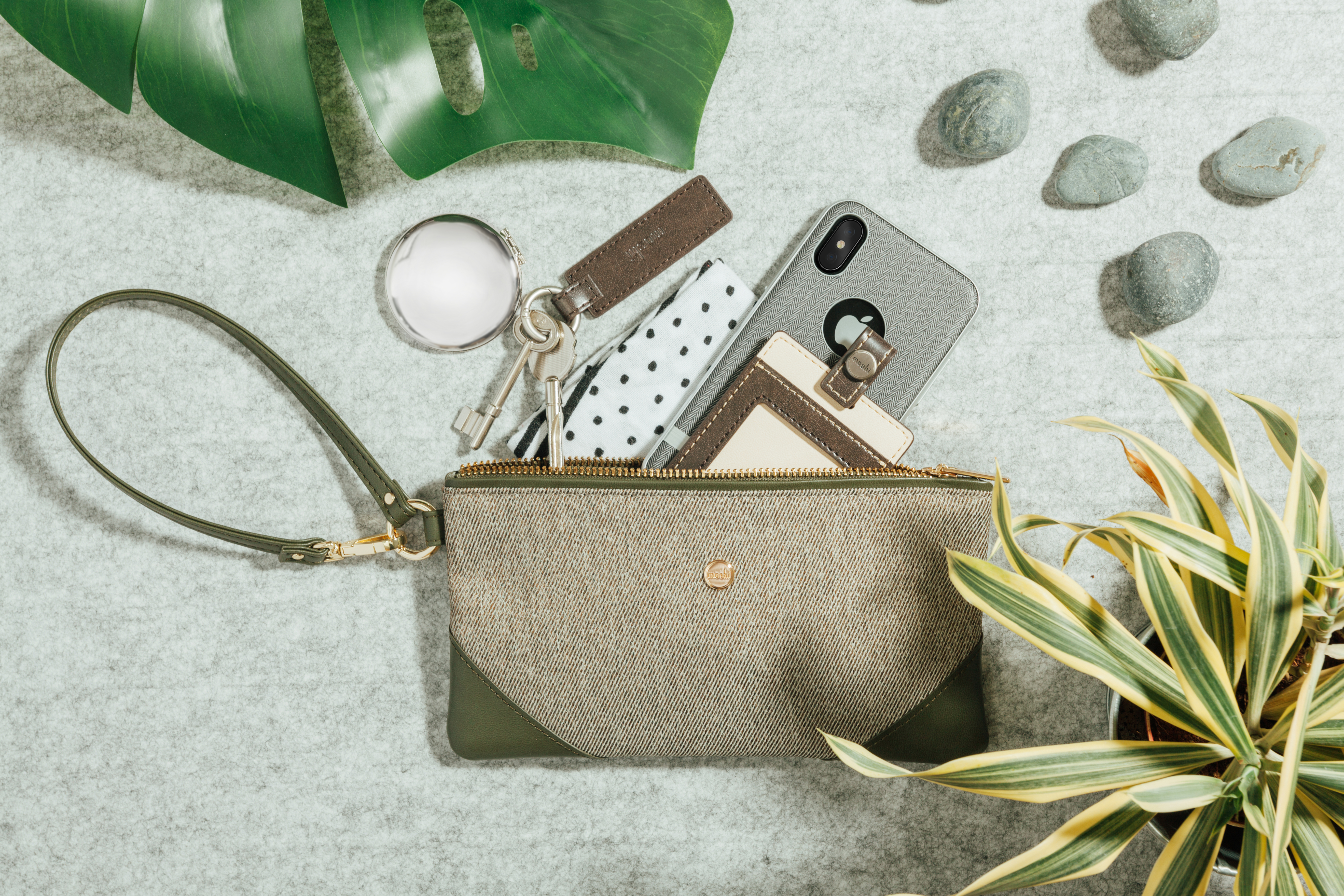 Wristlet_Clutch_LS_07.jpg