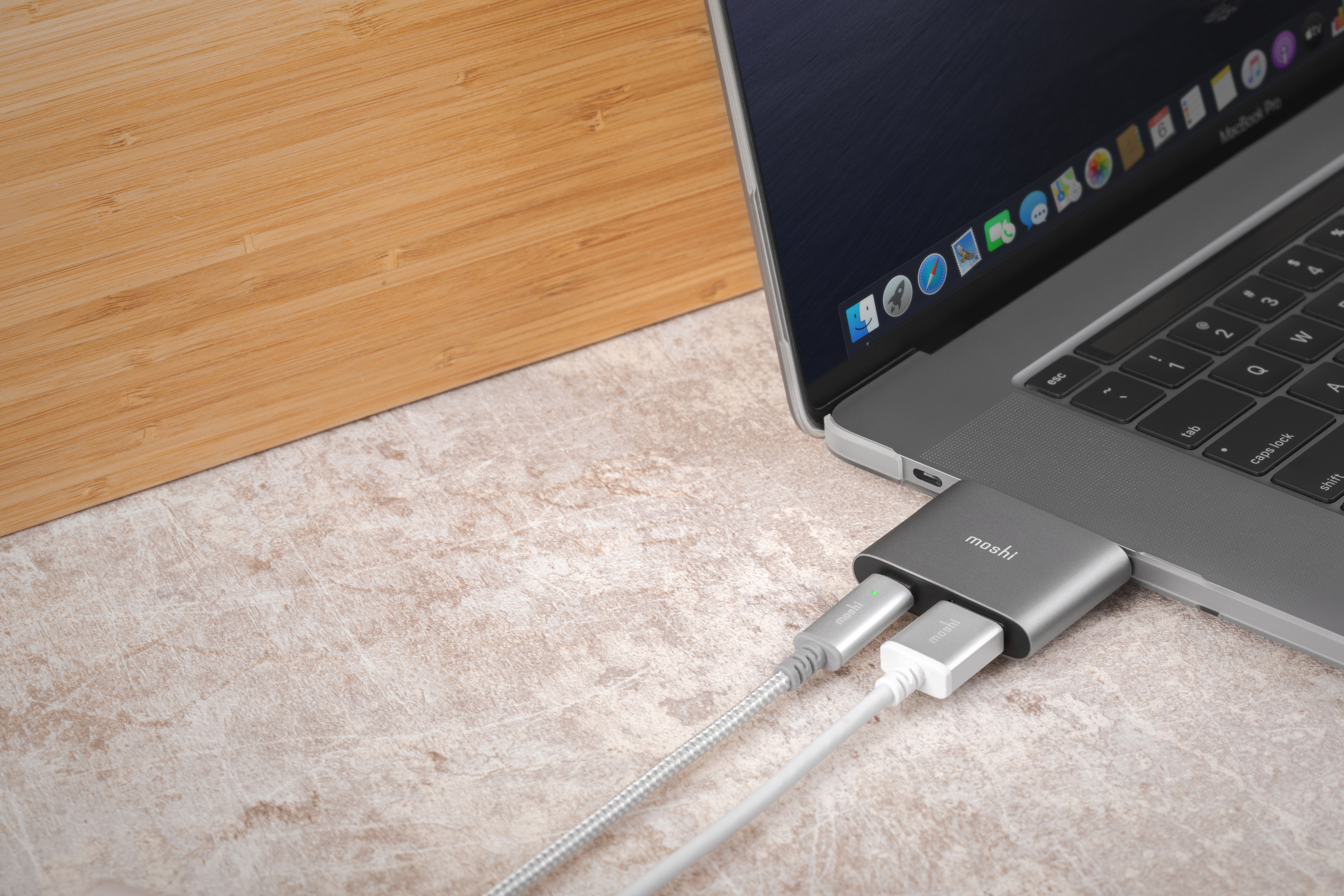 USB-C_to_HDMI_Adapter_with_Charging_LS_16.jpg