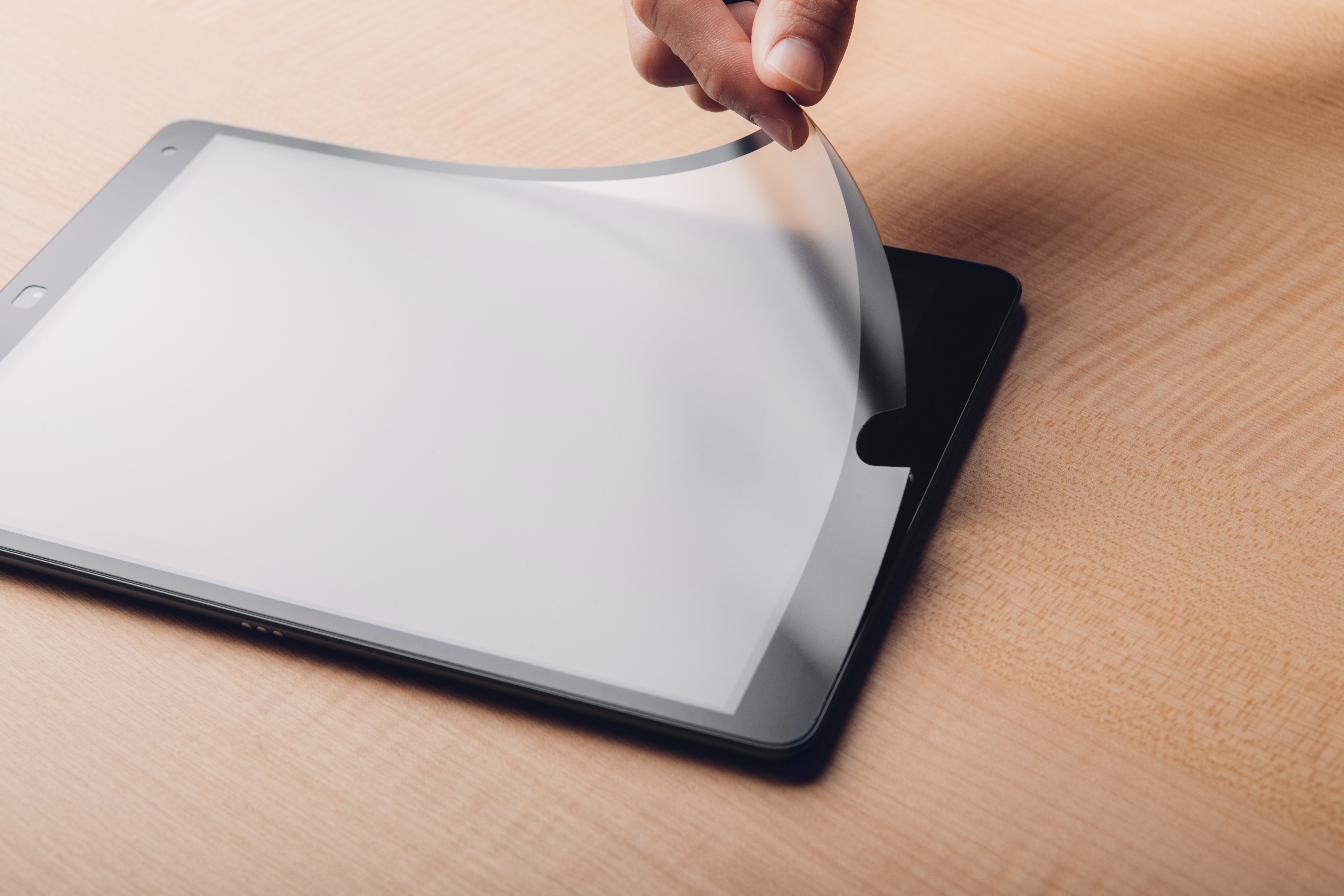 iVisor_AG_iPad_7gen_Black_LS_05.jpg